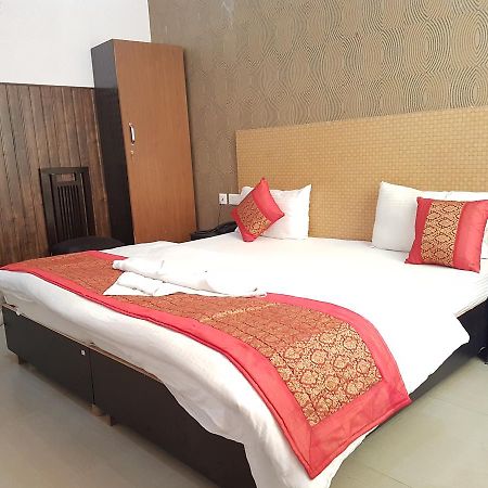 The Royal Crown Otel Gurgaon Dış mekan fotoğraf