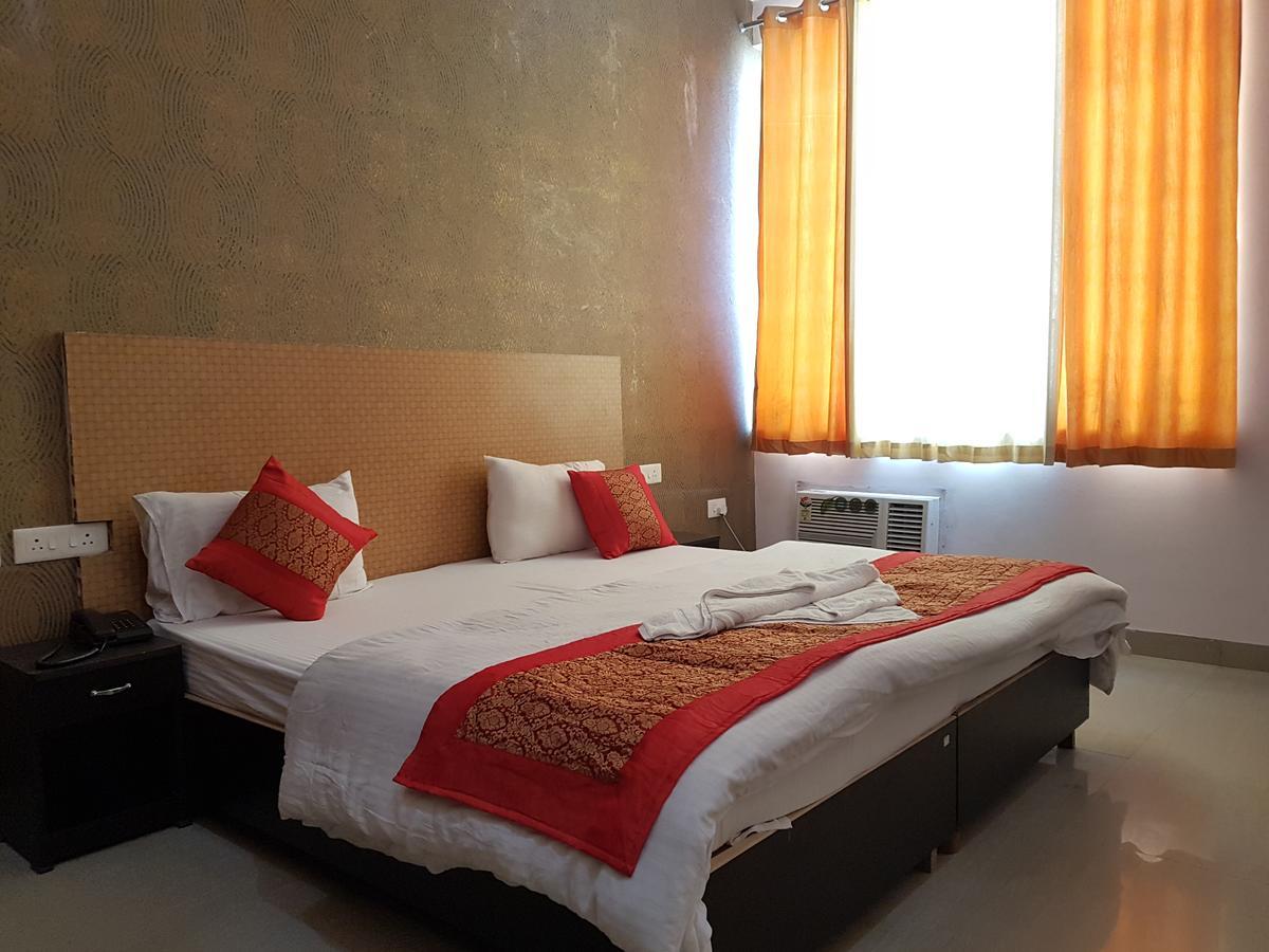 The Royal Crown Otel Gurgaon Dış mekan fotoğraf