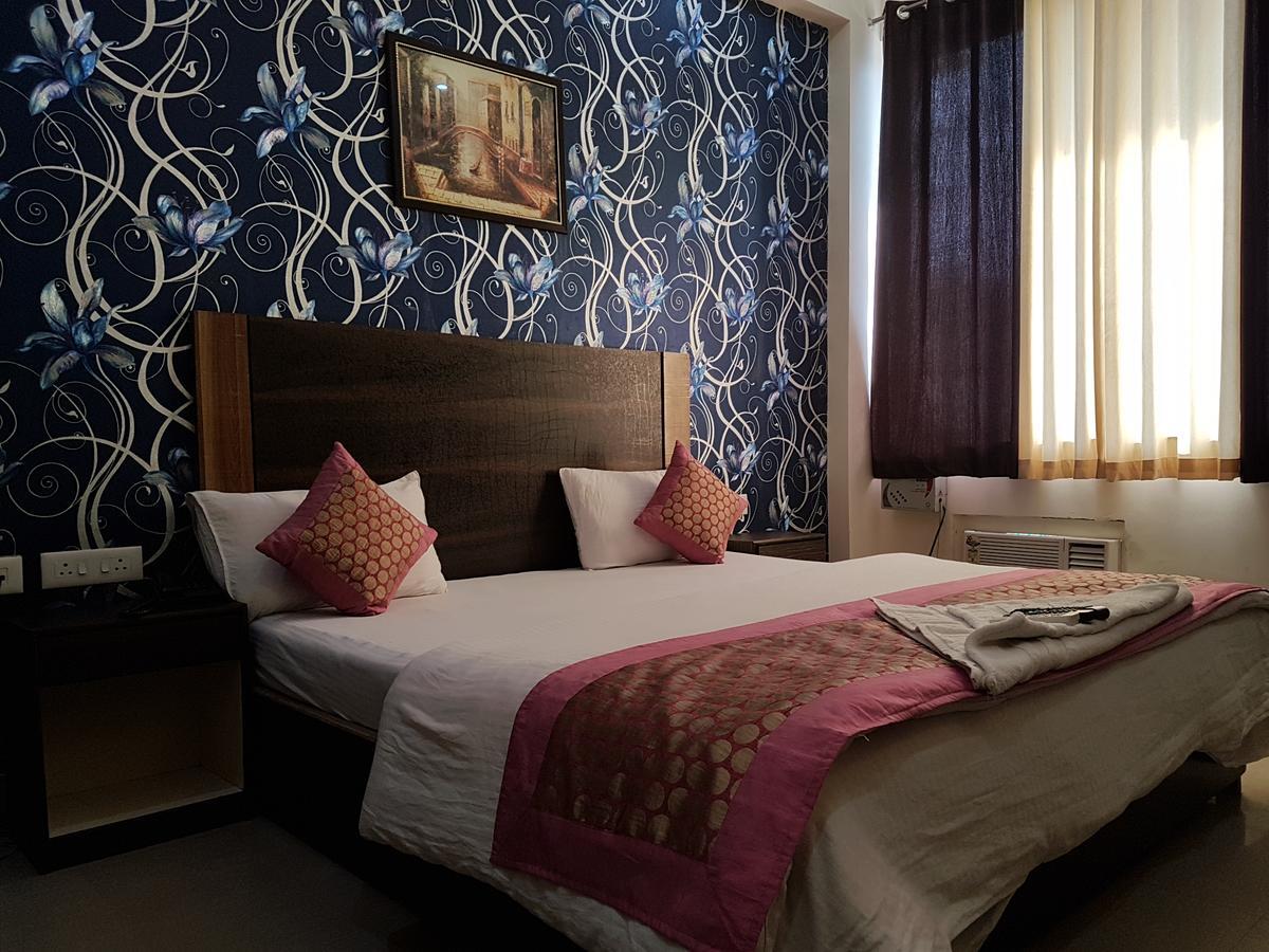 The Royal Crown Otel Gurgaon Dış mekan fotoğraf