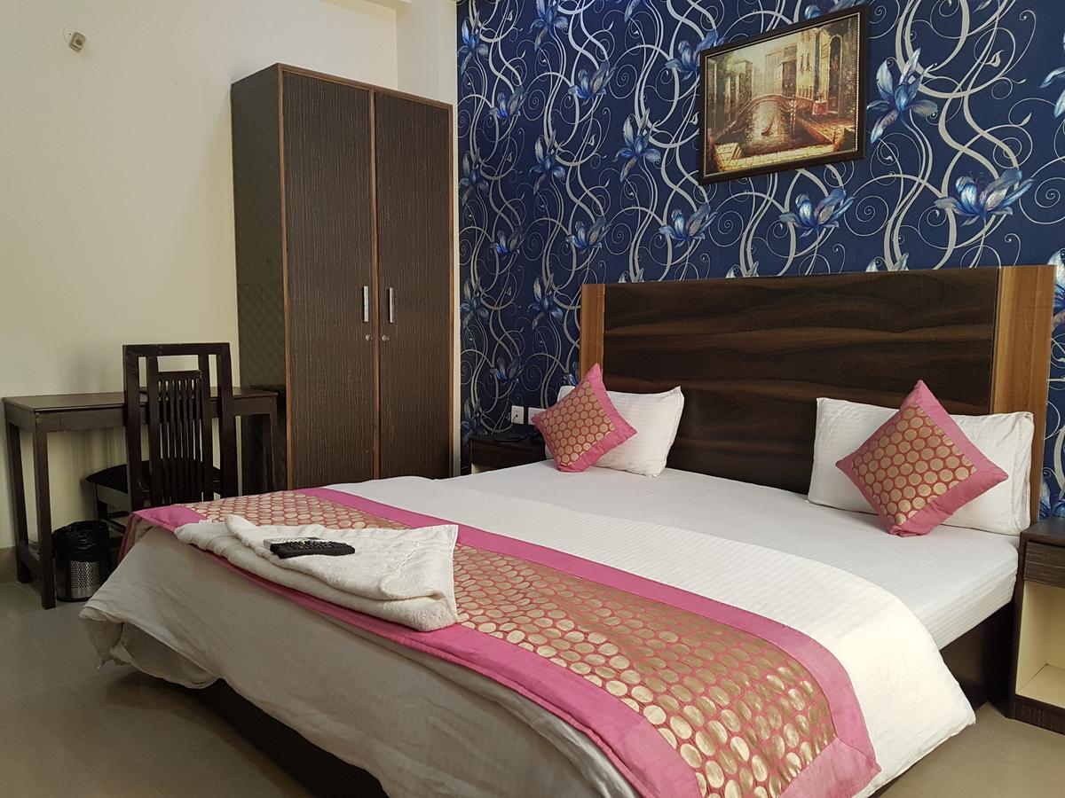 The Royal Crown Otel Gurgaon Dış mekan fotoğraf